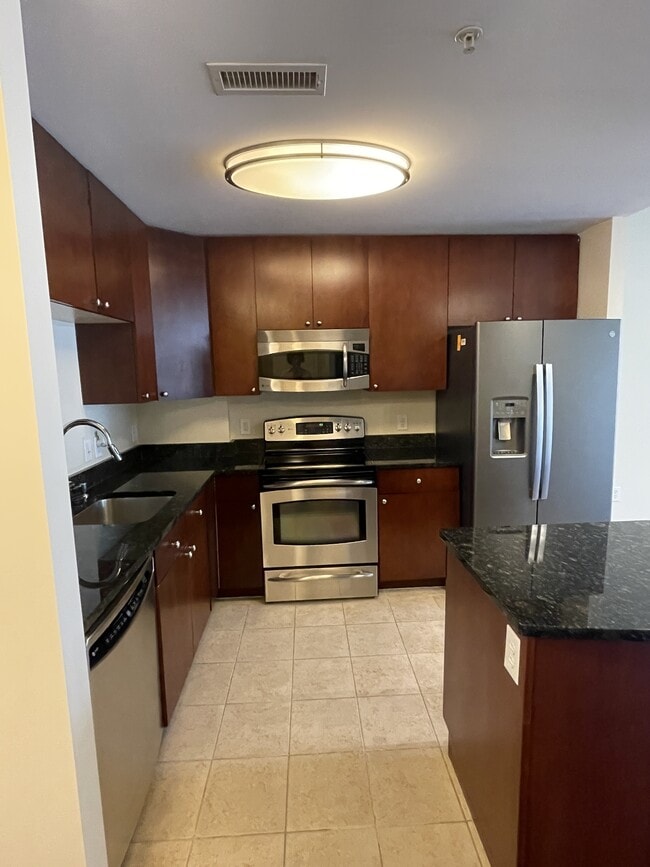 Building Photo - 155 Potomac Passage