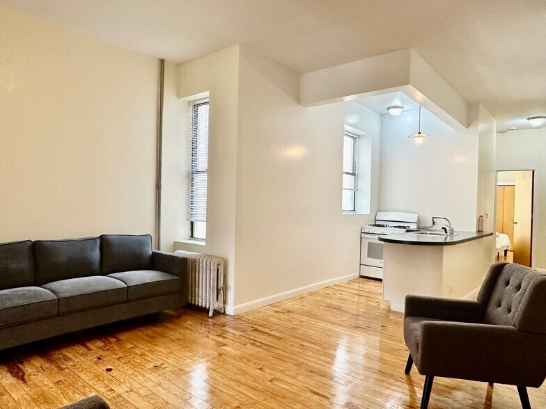 Building Photo - 309 W 111th St