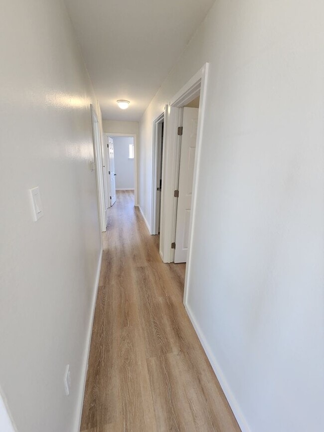 Building Photo - Modern Single Level 4 Bedroom Home!