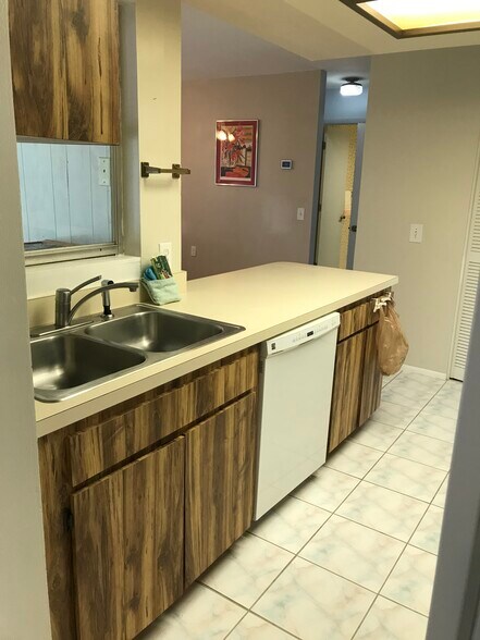 Building Photo - 11011 Rollingwood Dr