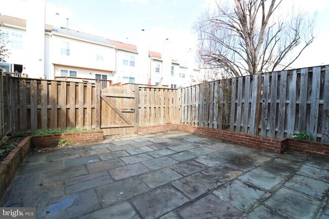 Building Photo - 6584 Bermuda Green Ct