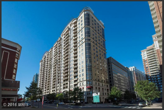 Building Photo - 888 N Quincy St