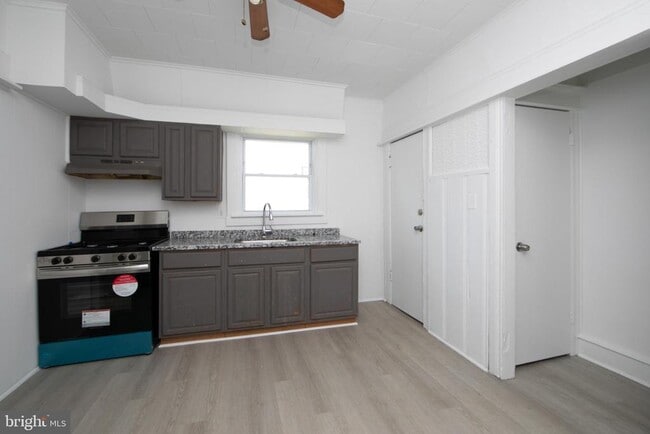 Building Photo - 1112 Collings Ave