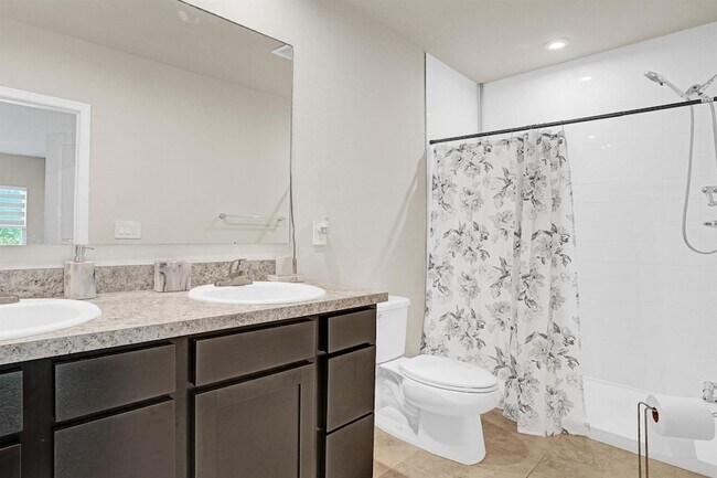 Building Photo - 712 Pomegranate Pl