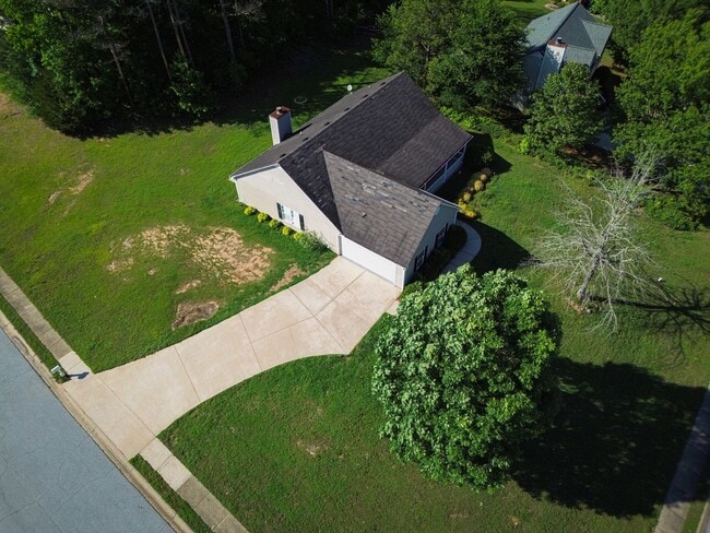 Building Photo - Coming Soon.....Gorgeous 3br 2bath home, beautiful front porch and spacious yard!!