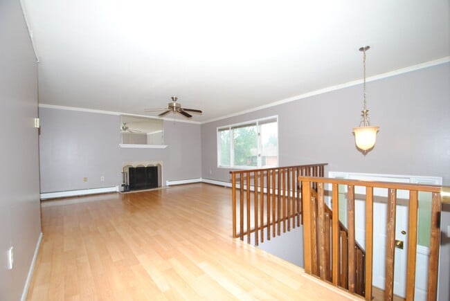 Building Photo - Gorgeous 4 bed / 2 bath with Heated Garage