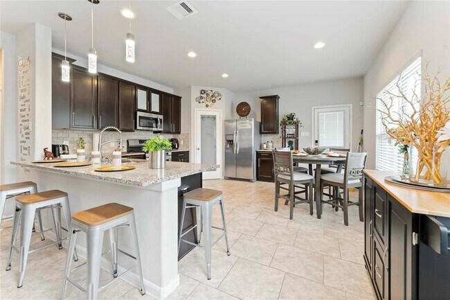 Building Photo - 1415 Woods Lake Ct