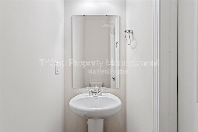 Building Photo - 313 White Oak Ridge Dr