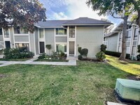 Building Photo - Charming 2 bedroom, 2 bath Townhome in lov...