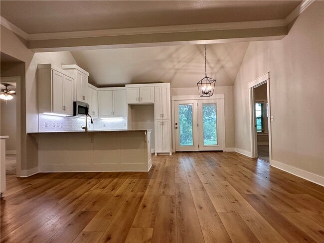 Building Photo - 2137 E Stanwyk Dr