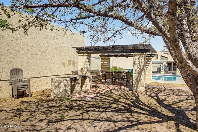 Building Photo - 2225 E Catalina Dr