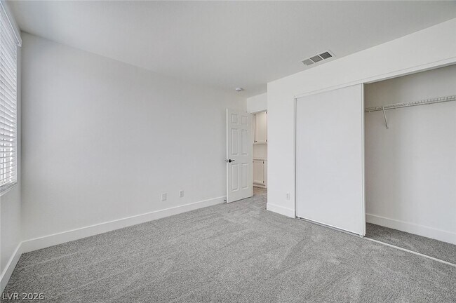 Building Photo - 242 Farlin Cir