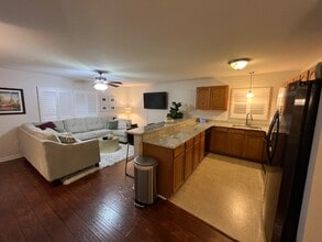 Building Photo - 717 Tower Grove Dr