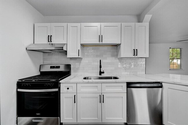 Building Photo - 2305 Longview St