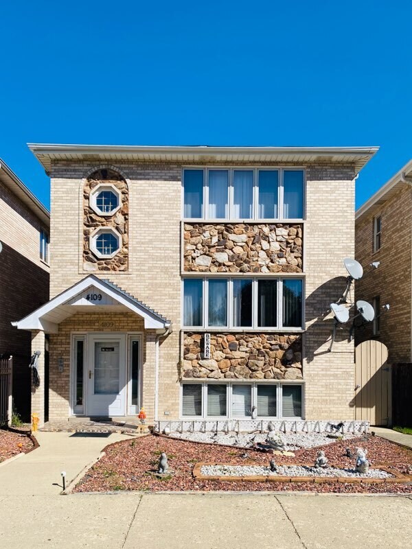 Building Photo - 4109 N Dickinson Ave