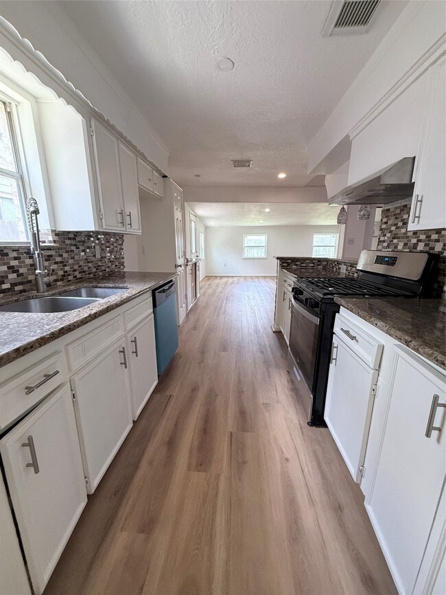 Building Photo - 12214 Corona Ln
