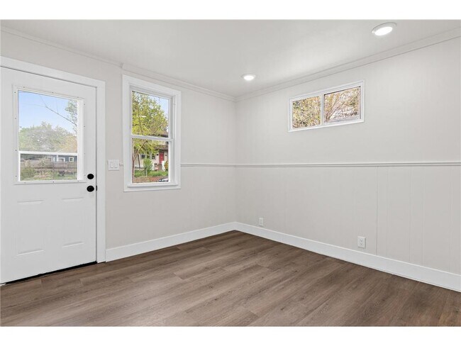 Building Photo - 3401 Pillsbury Ave