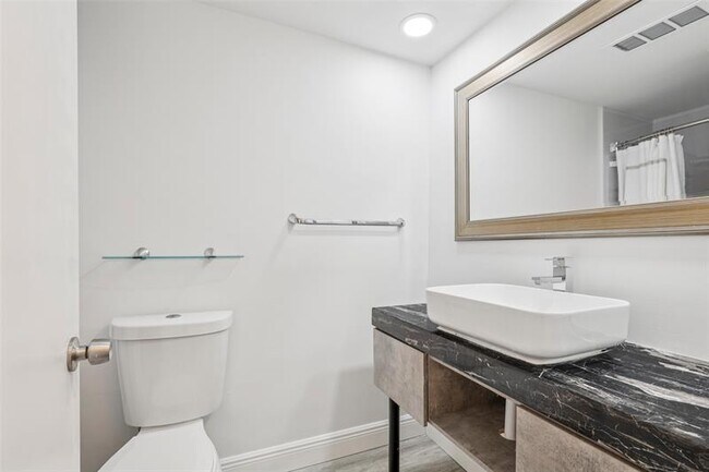 Building Photo - 3700 Galt Ocean Dr