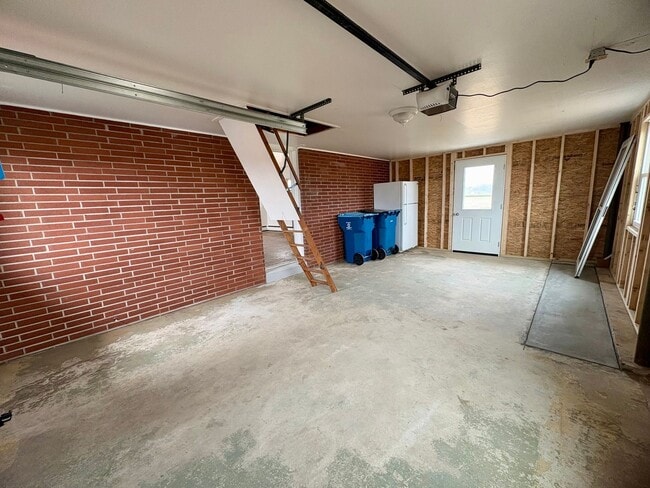 Building Photo - 3 Bedroom 1 Bathroom Rancher in Elizabethtown!