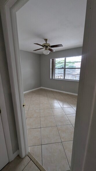 Guest Room Entrance - 3777 NW 78th Ave