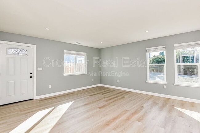 Building Photo - 45 Banchio St