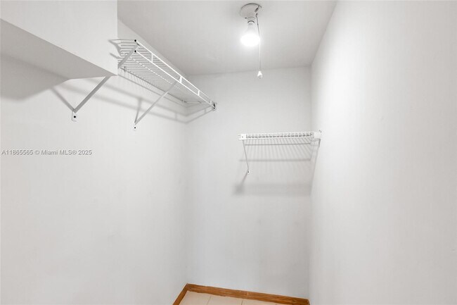 Building Photo - 2530 Okeechobee Ln