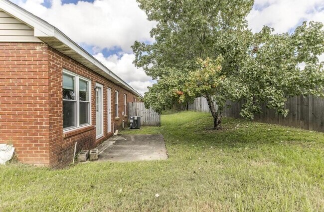 Building Photo - 233 Katelyn Cir