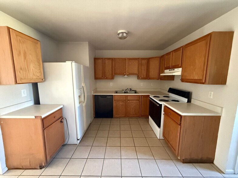 Building Photo - 2813 Cantabrian Dr