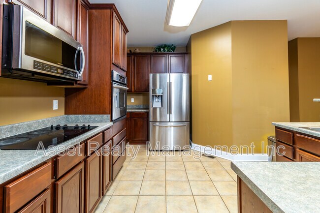 Building Photo - 8334 Bay Gardens Ln