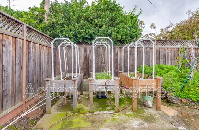 Building Photo - 1630 Alison Ave