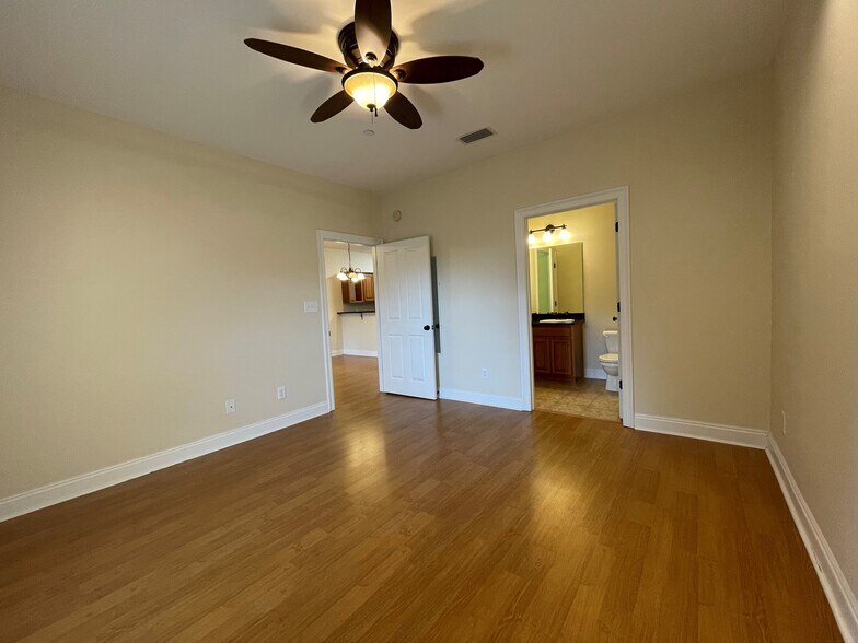 primary bedroom - 20637 Blueberry Ln
