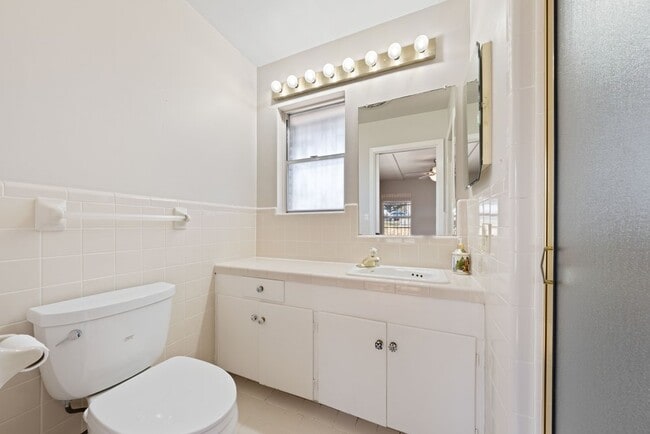 Building Photo - 303 Marquis Ln