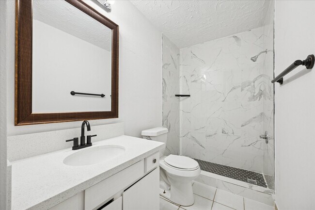 Building Photo - 16811 Forthloch Ct