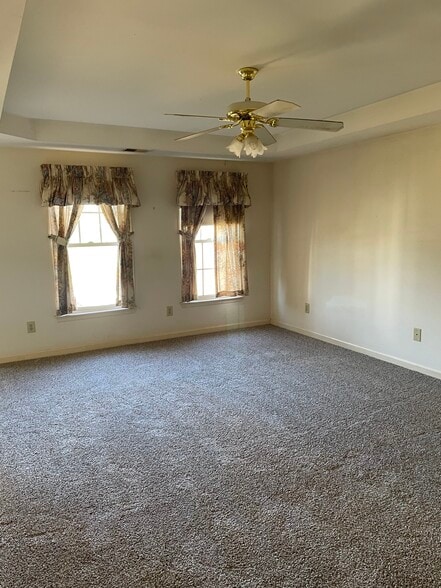 master bedroom - 208 Cambridge Plz