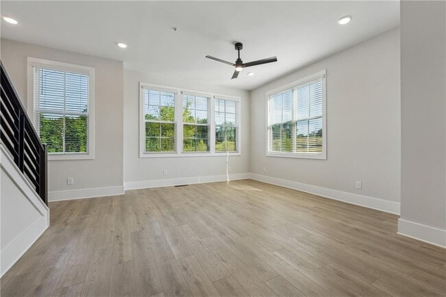 Building Photo - 428 Meadows Ln