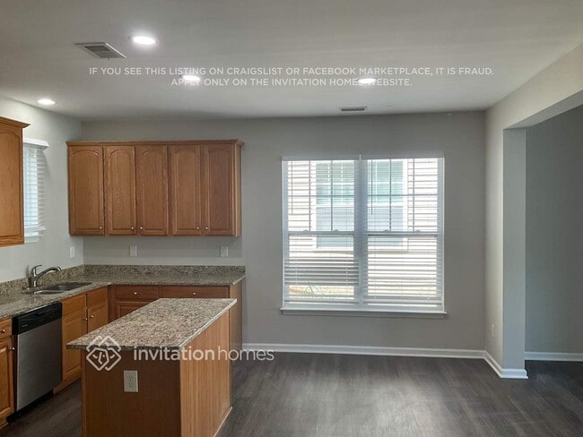 Building Photo - 15604 Carrington Ridge Dr