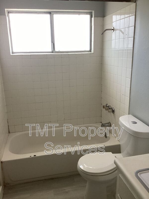 Building Photo - 8611 Acapulco Way