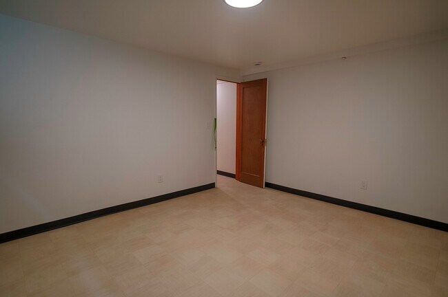 Building Photo - 540 N 83rd St