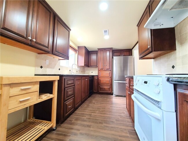 Building Photo - 12149 Country Club Ln