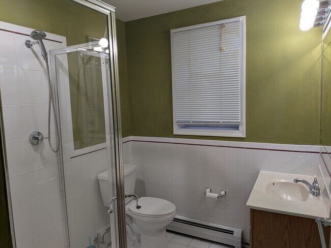 Building Photo - Gorgeous 4 Bed, 3 Bath House for Rent in Menands!