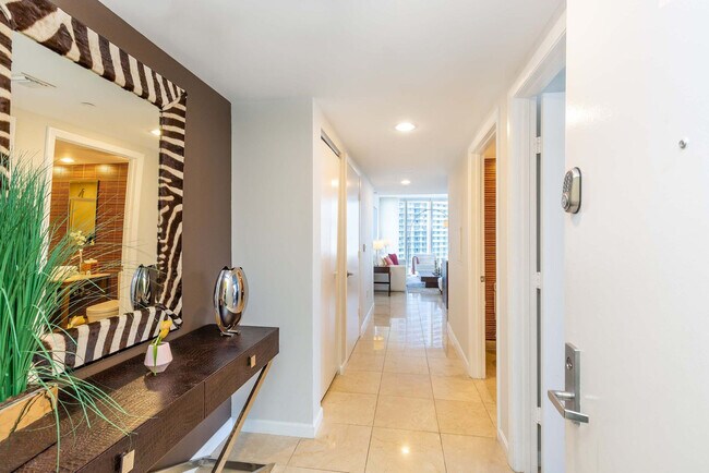 Building Photo - 485 Brickell Ave
