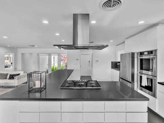 Building Photo - 1640 NE 43rd St