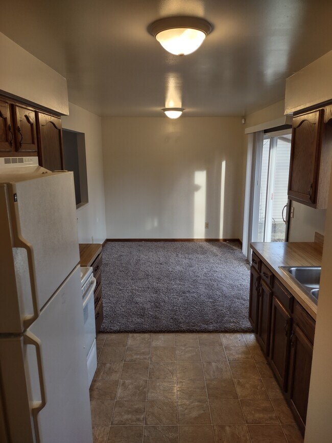 Dining room on main floor - 3810 Gettysburg St