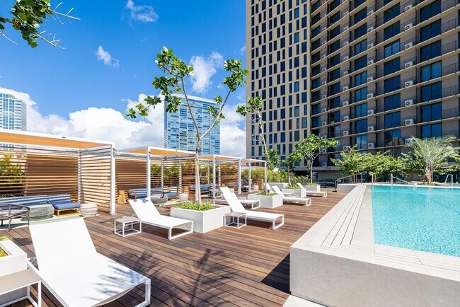 Building Photo - 2505