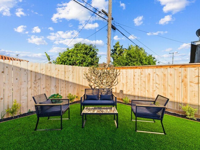 Building Photo - 436 Date Ave