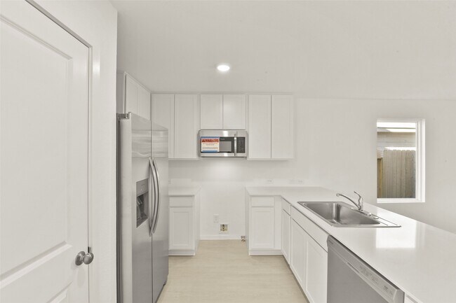 Building Photo - 12403 Mountain Daisy Rd