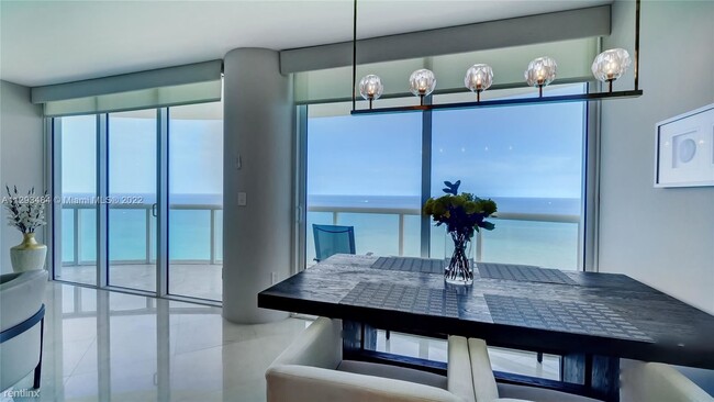 Building Photo - 3 br, 2.5 bath Condo - 6365 Collins Ave Ov...