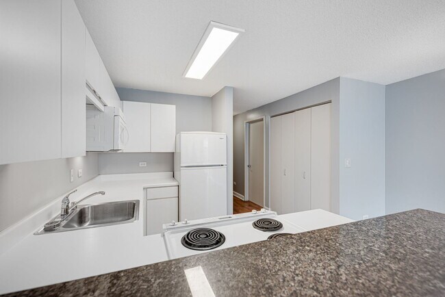 Building Photo - 2 E Erie St
