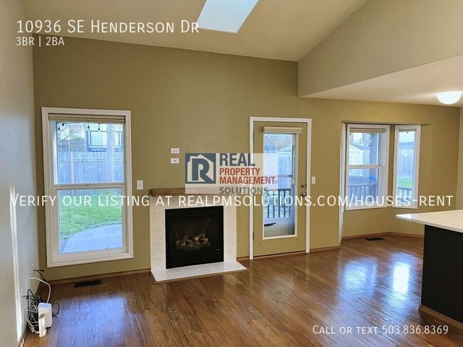 Building Photo - 10936 SE Henderson Dr