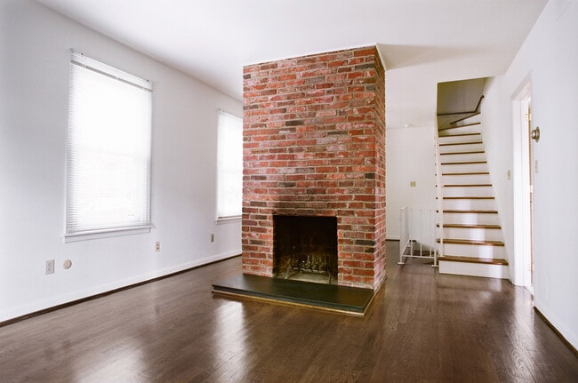 Building Photo - 6415 Howe St